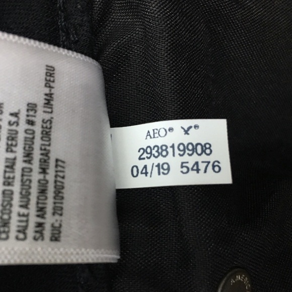 AMERICAN EAGLE Midi Jean Shorts Cut Off Raw Distressed Hem Black Wash Size 4 - Picture 9 of 10